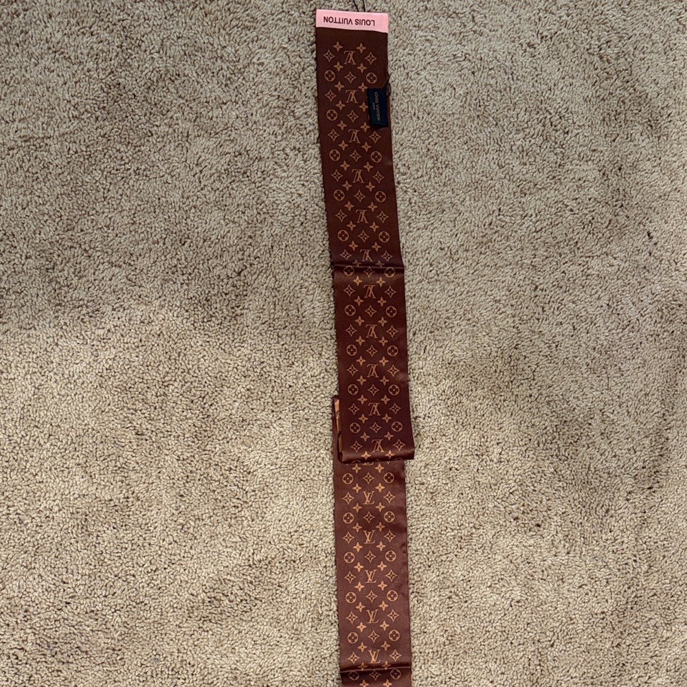 Louis Vuitton Brown & Navy Monogram Silk Twilly with Pink Trim - Picture 2 of 3
